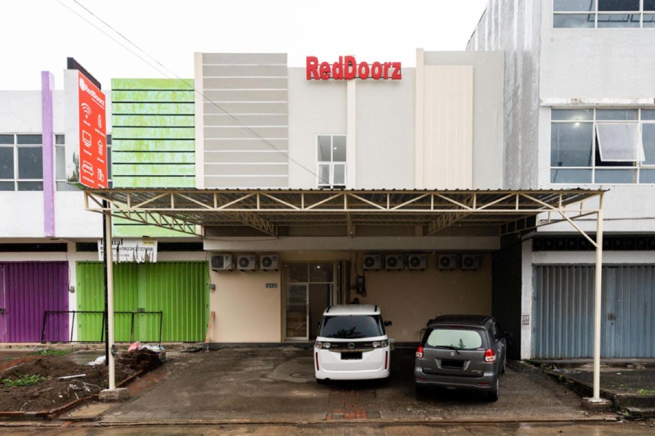 Reddoorz @ Graha Cemerlang Maros Kallikalli Exterior foto