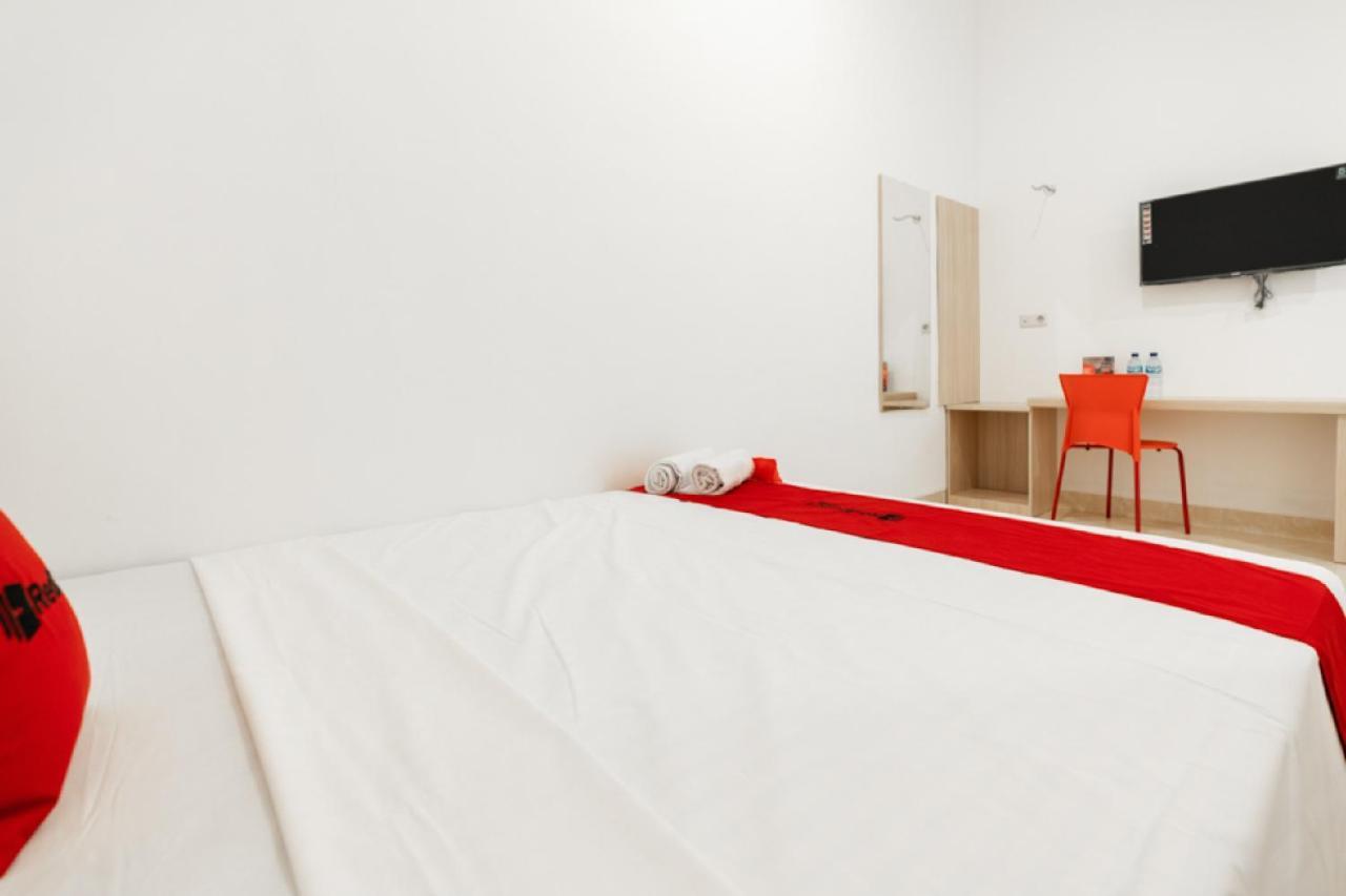 Reddoorz @ Graha Cemerlang Maros Kallikalli Exterior foto