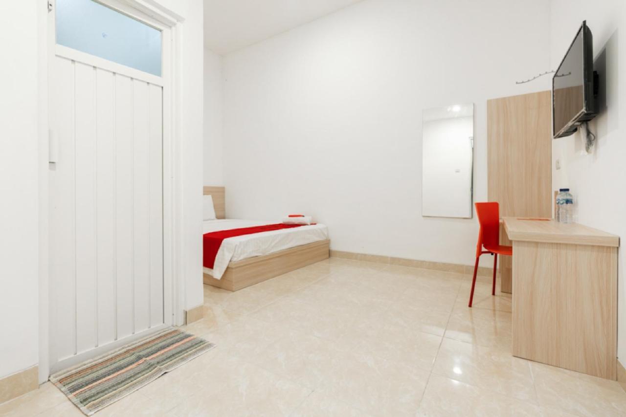Reddoorz @ Graha Cemerlang Maros Kallikalli Exterior foto