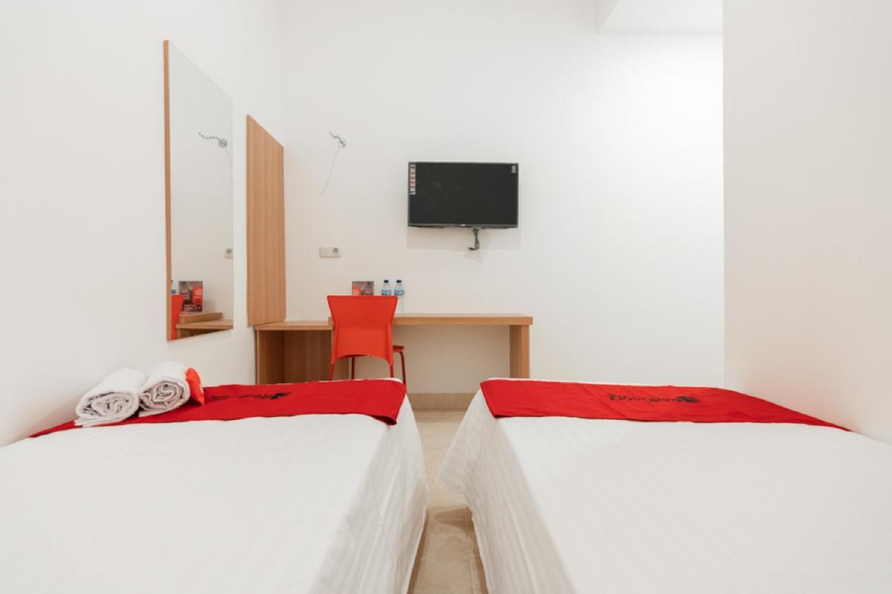 Reddoorz @ Graha Cemerlang Maros Kallikalli Exterior foto