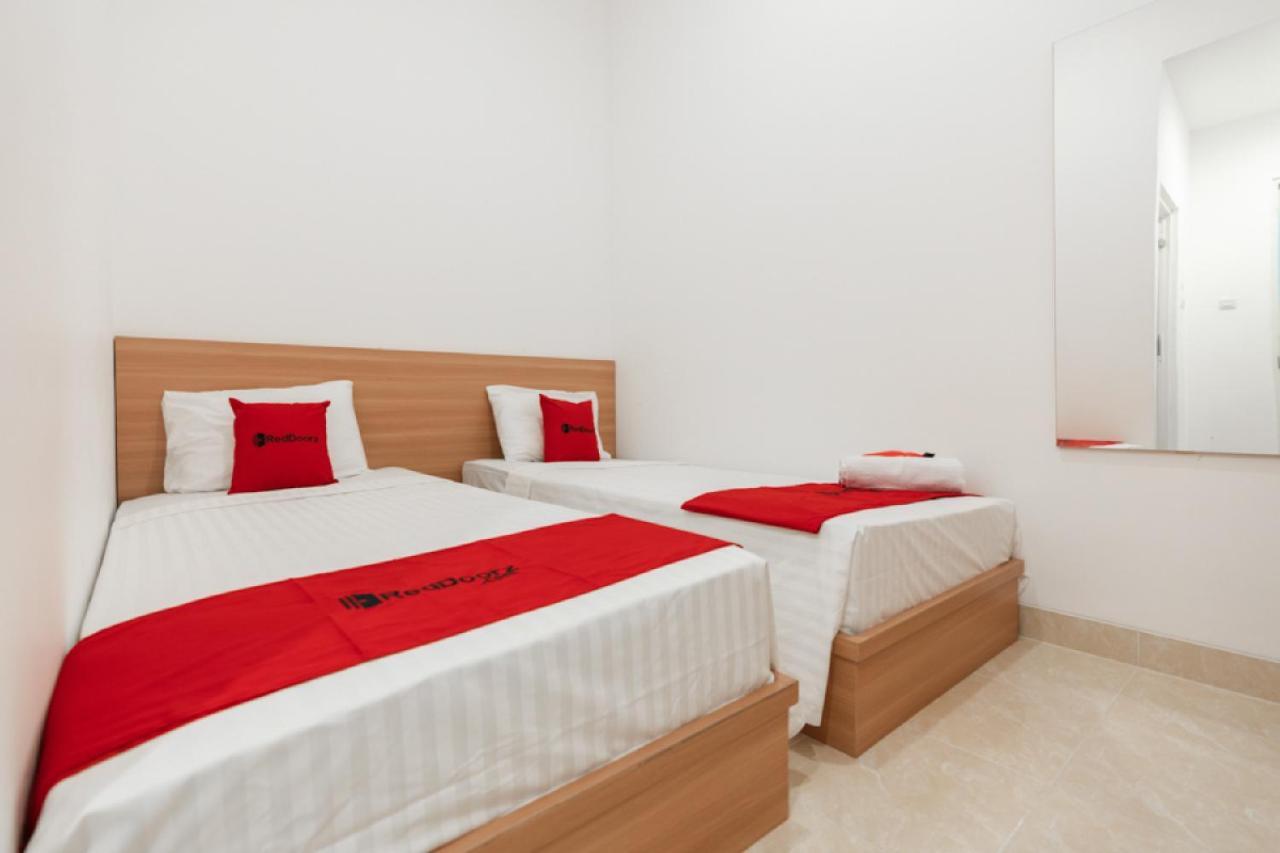 Reddoorz @ Graha Cemerlang Maros Kallikalli Exterior foto