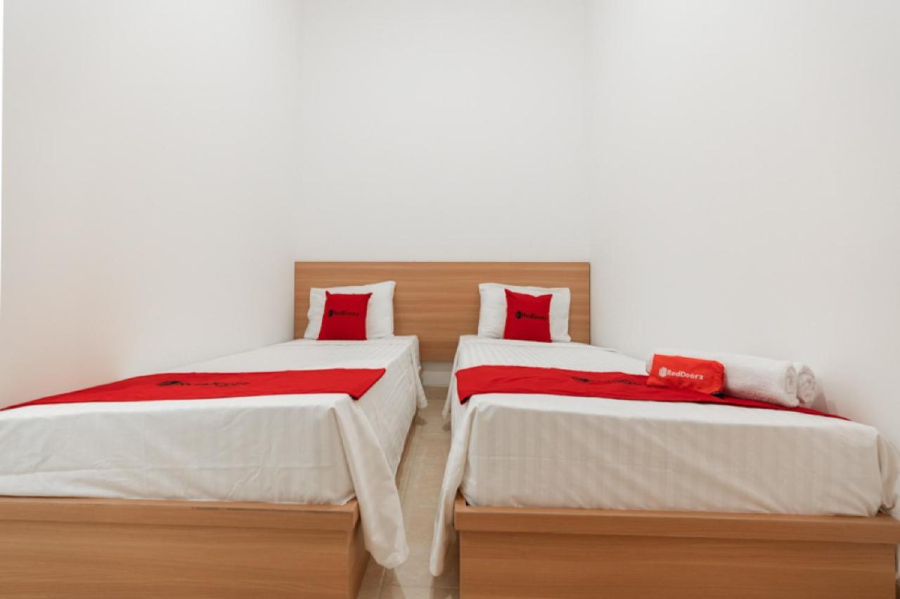 Reddoorz @ Graha Cemerlang Maros Kallikalli Exterior foto
