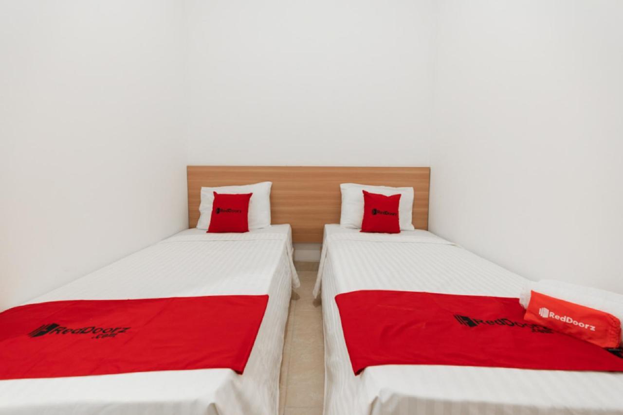 Reddoorz @ Graha Cemerlang Maros Kallikalli Exterior foto